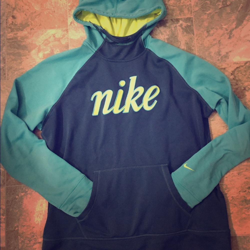 Fitted Nike Sweatshirt XL